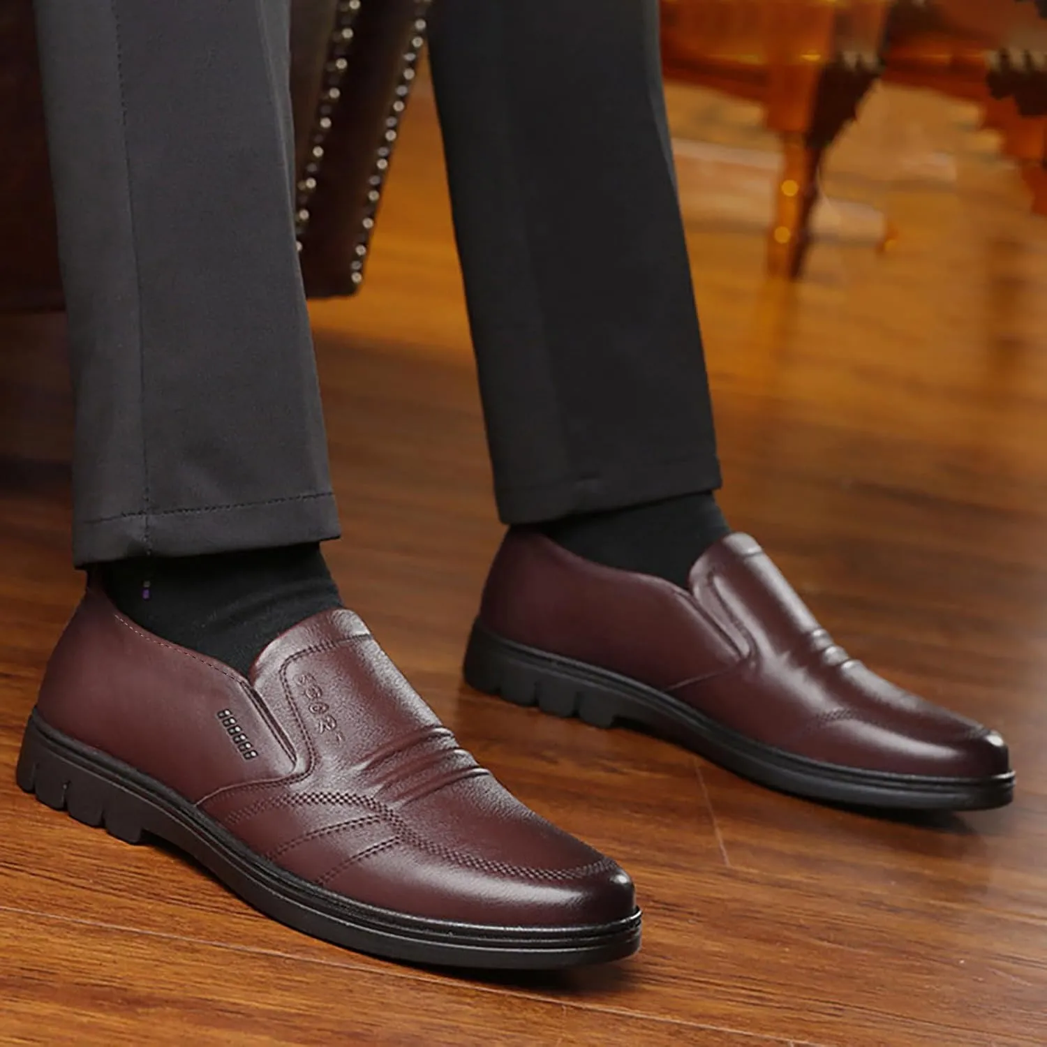 Mens Loafers & Slip-Ons Men Leather Shoes Fashionable and Casual New Flat Bottomed Soft Sole Slip On Comfortable