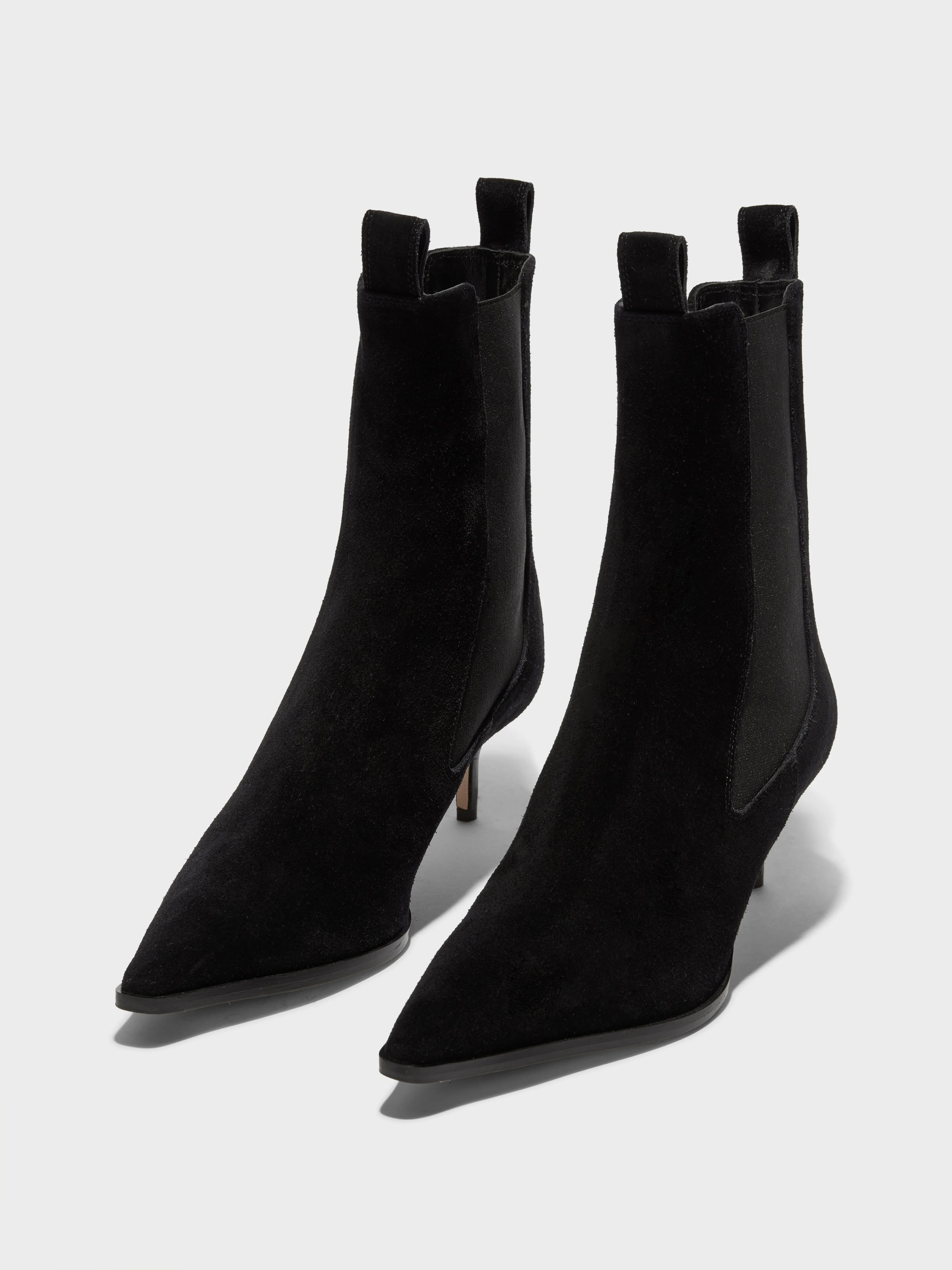 Certainly! Heres an optimized product title with modifiers:

Womens Valeria Suede Chelsea Ankle Boots - Stylish & Versatile Footwear