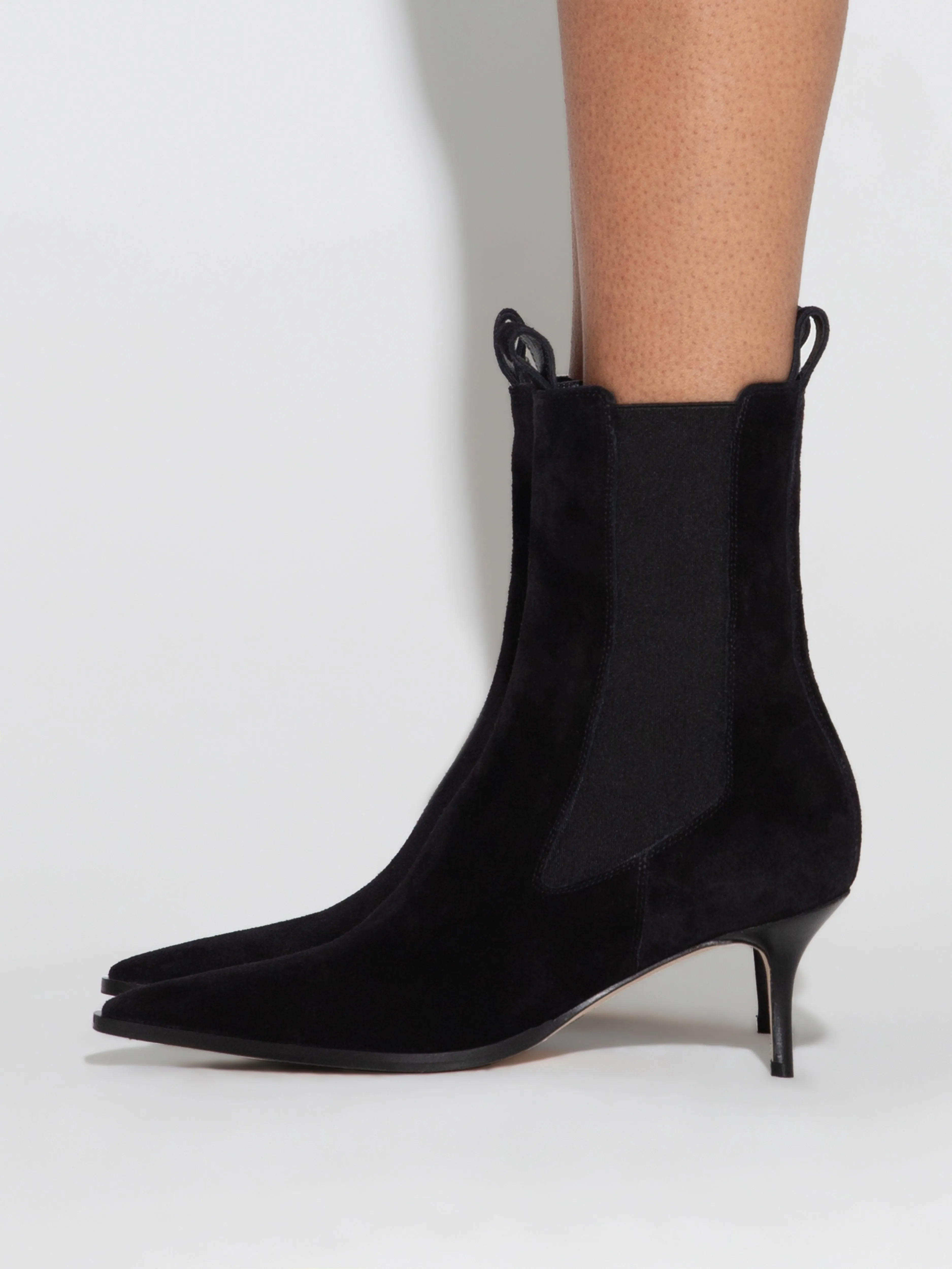 Certainly! Heres an optimized product title with modifiers:

Womens Valeria Suede Chelsea Ankle Boots - Stylish & Versatile Footwear