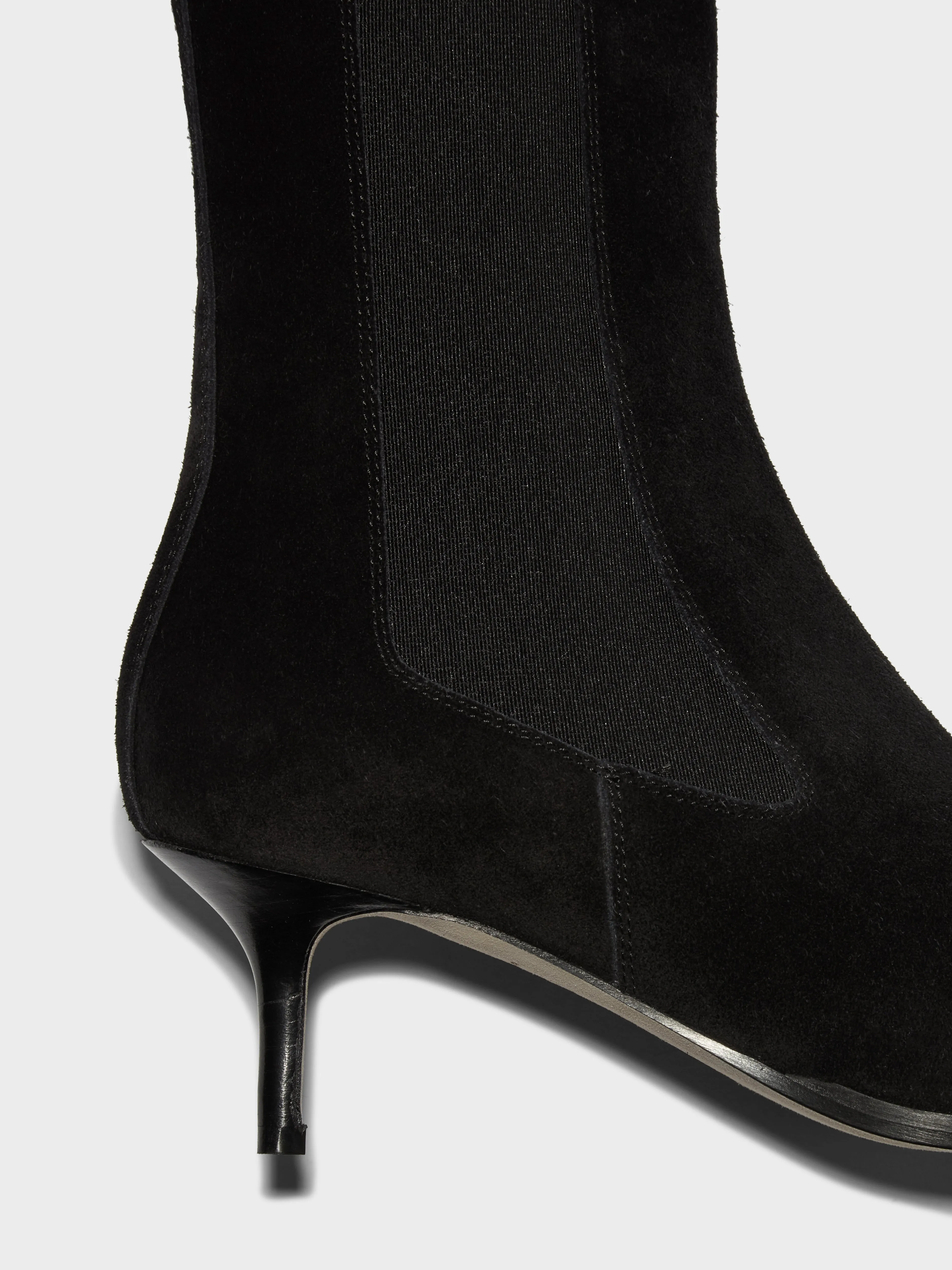 Certainly! Heres an optimized product title with modifiers:

Womens Valeria Suede Chelsea Ankle Boots - Stylish & Versatile Footwear