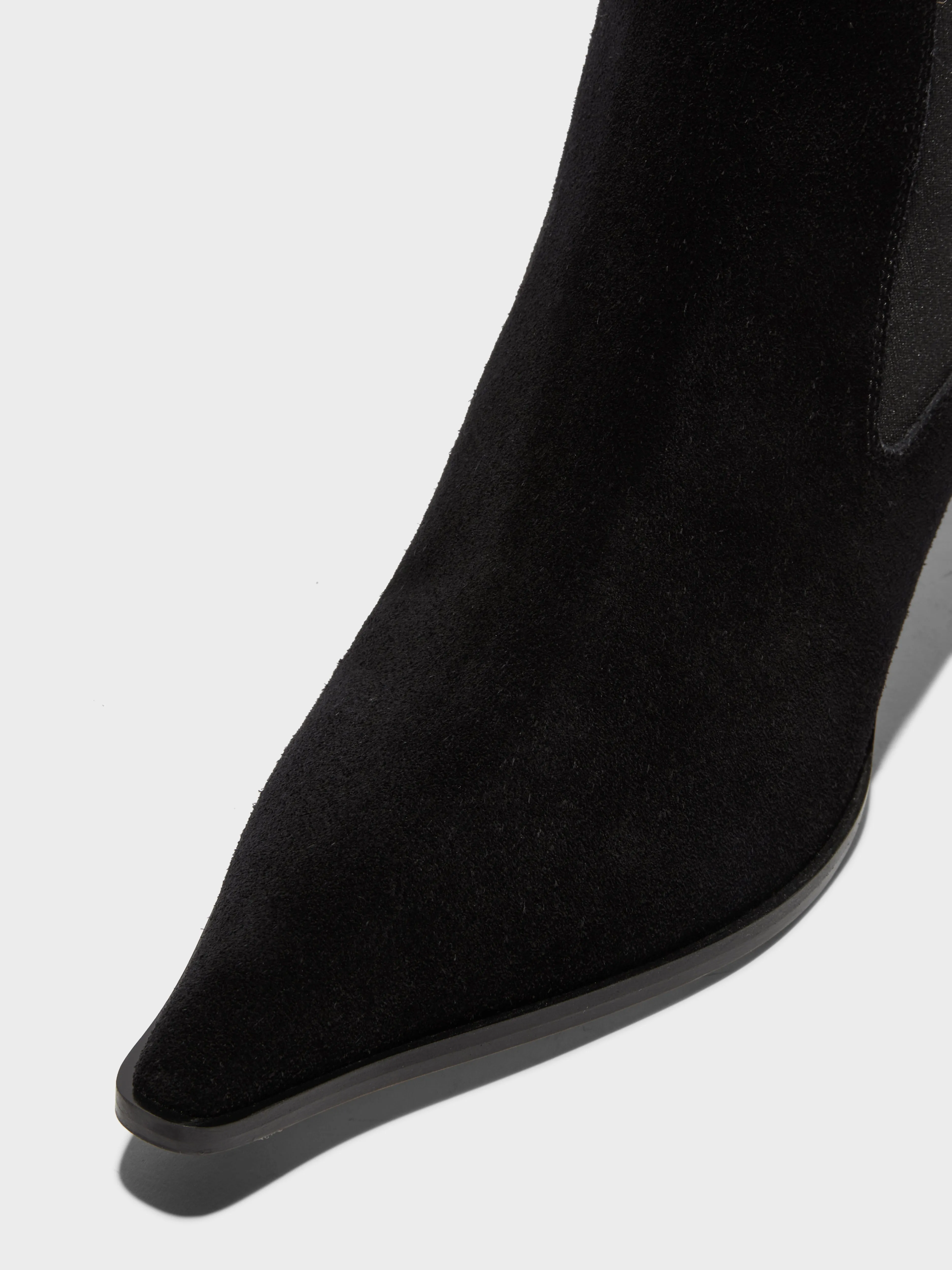 Certainly! Heres an optimized product title with modifiers:

Womens Valeria Suede Chelsea Ankle Boots - Stylish & Versatile Footwear
